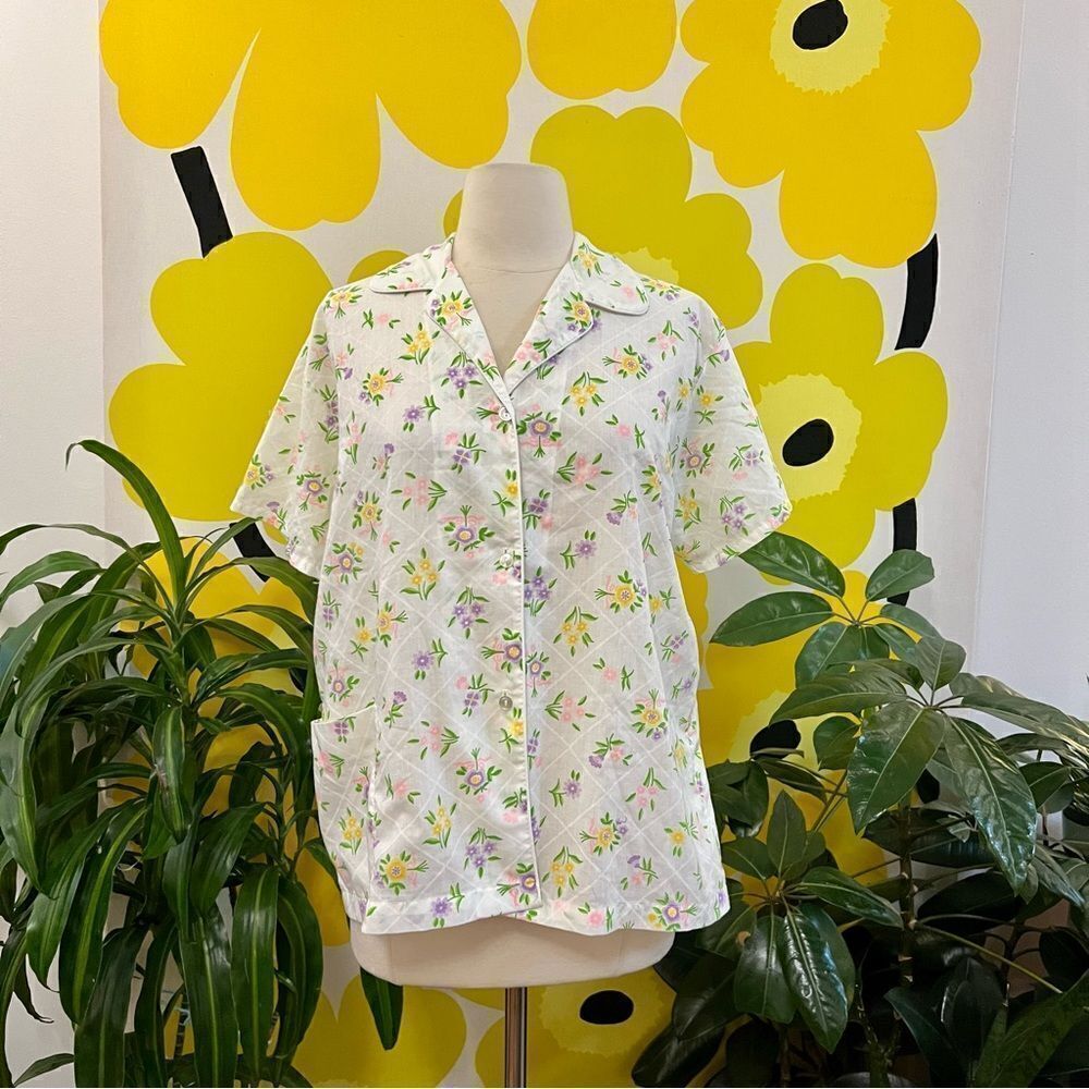 Vintage 1970s Rainbow Flower Power Collared Short Sleeve Button Down Blouse - Picture 5 of 7